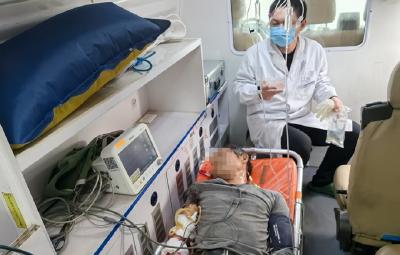 与死神赛跑！郧阳区人民医院成功抢救一名电锯重伤患者