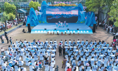“荆楚四季村晚”2025年全国春季“村晚”基层示范展示暨“漫游张湾”系列活动举行 享文化之美 品乡土风味