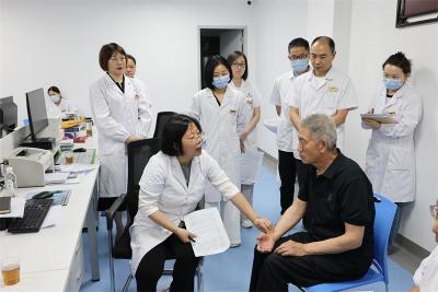 精神卫生大咖刘兰英教授莅临市中医医院查房讲学