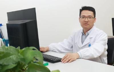 满月宝宝肚脐渗液不止 十堰人医微创手术方寸之间破解生命通道危机