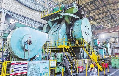从买设备、造设备到卖设备 东风锻造三条产线实现三级跳