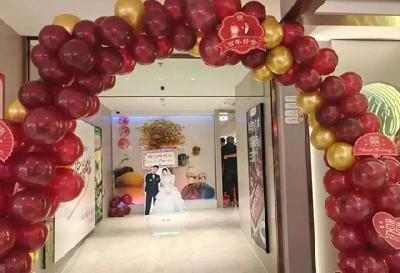 95后新人火锅店办140人婚宴！花2.25万元账单长2米