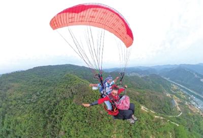 天上飞、水里浪 全城都是欢乐场
