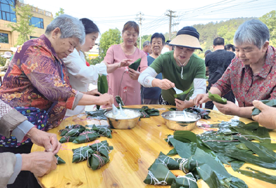 粽艺非遗迎端午  龙舟香包传温情