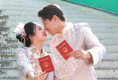 “简婚”仪式里的爱情与责任见证