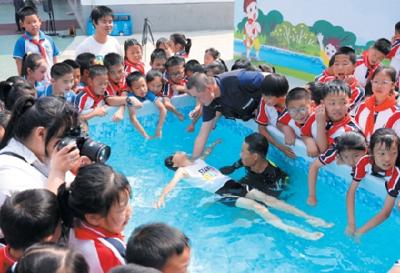 十堰校园安全公开课（防溺水专场）开讲  实景课堂护成长