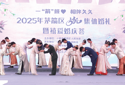超甜！20对新人集体婚礼简约又浪漫