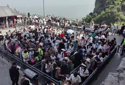 武当山景区今日迎入园高峰 提醒游客合理规划游览线路