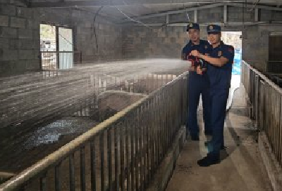 6000余头生猪缺水急坏养殖户，消防员烈日下送去“救命水”