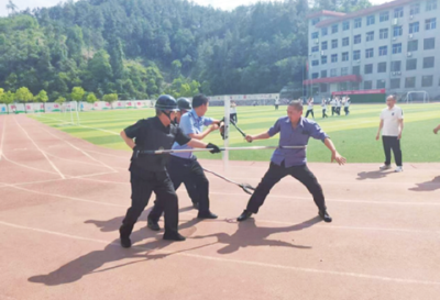 红卫街道界牌社区：防暴演练“沉浸式”护娃
