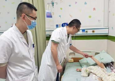 太和医院小儿外科妙手除“袋”，成功救治两名消化道畸形出血患儿