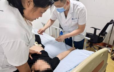 患者就诊时突发癫痫，十堰人医张发一针转危为安