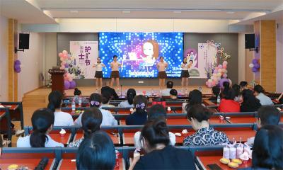 十堰市西苑医院举办庆祝第114个国际护士节文艺演出活动