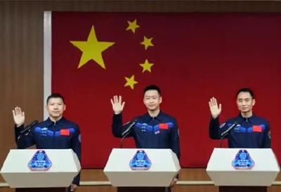 神二十航天员乘组将于近日择机实施第一次出舱活动