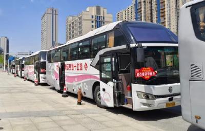 亨运武当山公司启动“爱心送考”公益行动 7台大巴车免费接高考学子返程