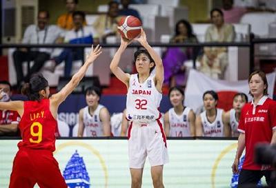中国、塞尔维亚U19女篮球员抵达十堰 以球会友点燃社区篮球热情