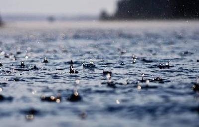高考期间多阵雨，气温较适宜