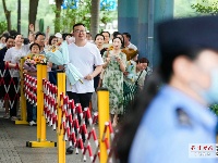 走出考场 青春飞扬