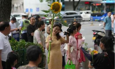 中考开考！全市4万多名考生奔赴考场！现场直击！