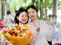走出考场 青春飞扬