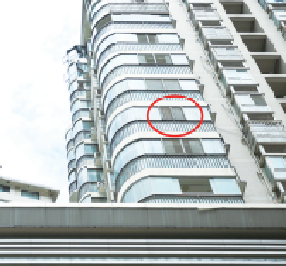 五堰步行街一小区9楼窗户玻璃掉落