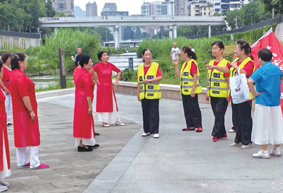 “俏大姐”志愿巡守护清波