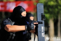 人民网:湖北丹江口举办“水都利剑”反恐演练