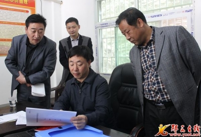 刘学华：严格落实“五个一批”确保扶贫见实效