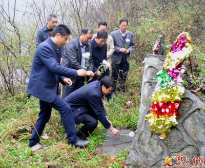 香口乡清明节缅怀先烈助推精准扶贫