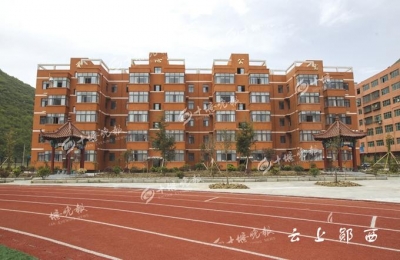 王致亮捐370多万建教师公寓 关防乡九年一贯制学校教师免费住进新房