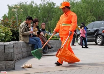 会说话的“环卫马甲”