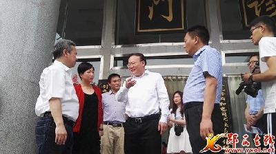 经济日报记者采访我县精准扶贫工作