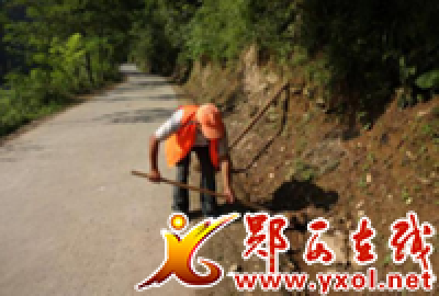 汗水尽洒乡村路 只为众人行坦途 敬业奉献模范——杨兴隆 关防乡农村公路养护员