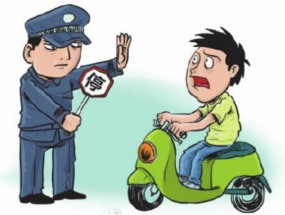 县交警三中队驻地集镇夏季交通秩序整治显效果