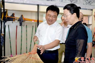 省商务厅厅长邱丽新赴郧西调研