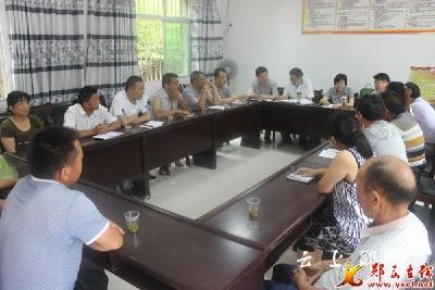 李昌菊参加槐树“聚力脱贫攻坚”代表小组活动