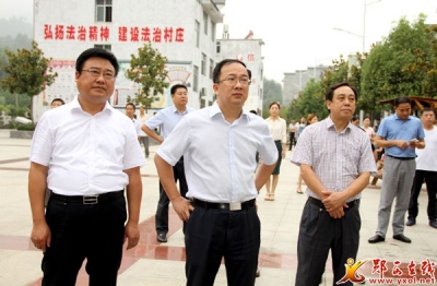 全市二季度组织工作拉练与会代表赴我县观摩