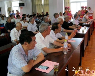县老年大学举办庆“七一”汇报演出活动