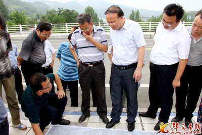中铁专家组来我县踏勘高铁站点选址