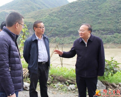 关防乡积极组织收看2017年全国脱贫攻坚奖特别节目