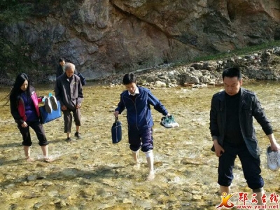 县委统战部到扶贫村开展十九大宣讲和“三同一定
