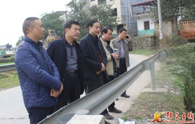 汪川文督导检查小河流域河长制工作