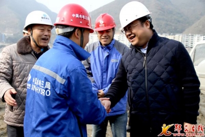 孤山电站一期围堰顺利合龙 张涛现场慰问