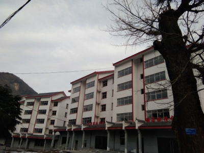  三官：创新楼长制度  为易地扶贫搬迁群众提供“物业服务”
