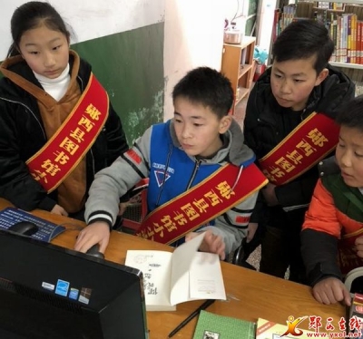 县图书馆迎来首批“图书小小志愿者”
