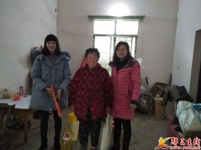 县妇联给贫困户送去新春温暖