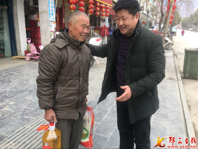 县公才局开展扶贫慰问送温暖活动