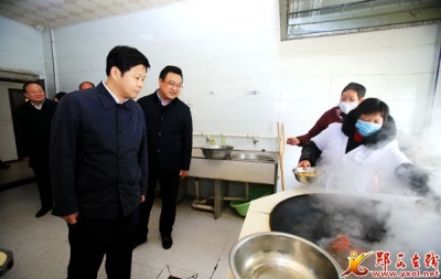 市长陈新武深入我县开展春节走访慰问