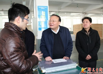 查宏深入重点企业和项目建设一线调研