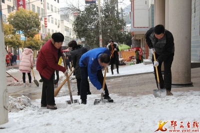 店子镇除冰铲雪在行动
